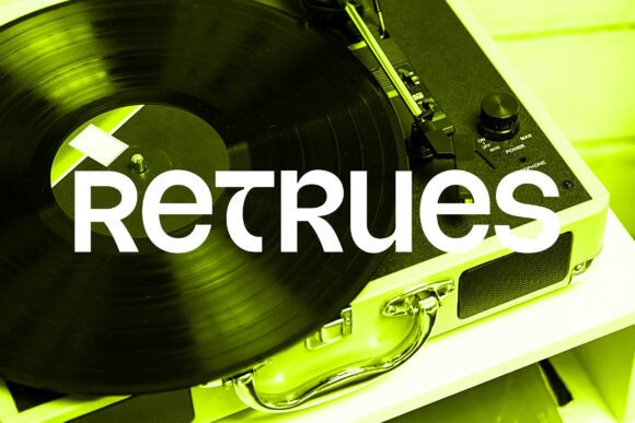 Retrues Font: A Retro Display Typeface That Converts Scrollers